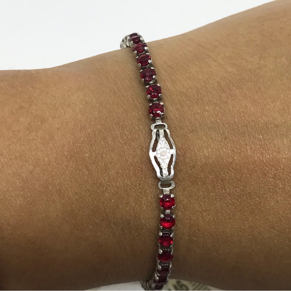 Sterling Silver 925 bracelet red/ pink stones  7" Floral Clasp Vtg